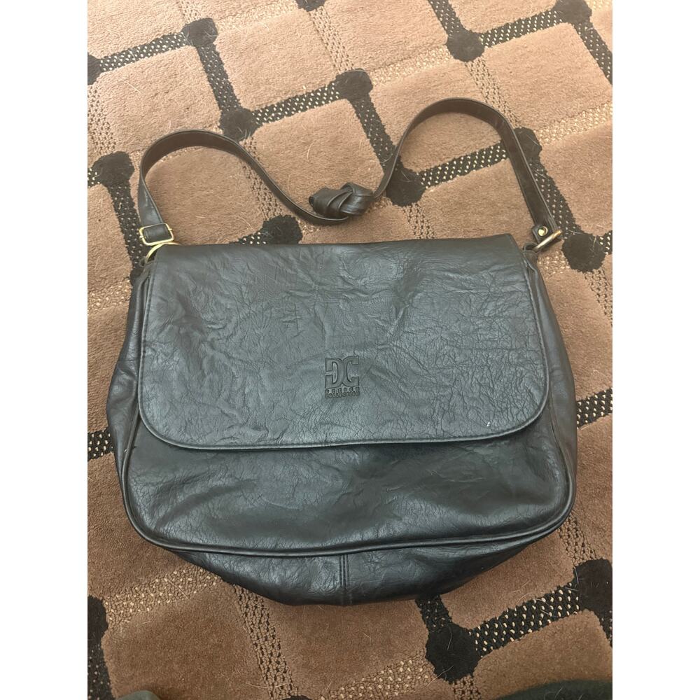 Vintage Black Design Collection Black Shoulder Bag